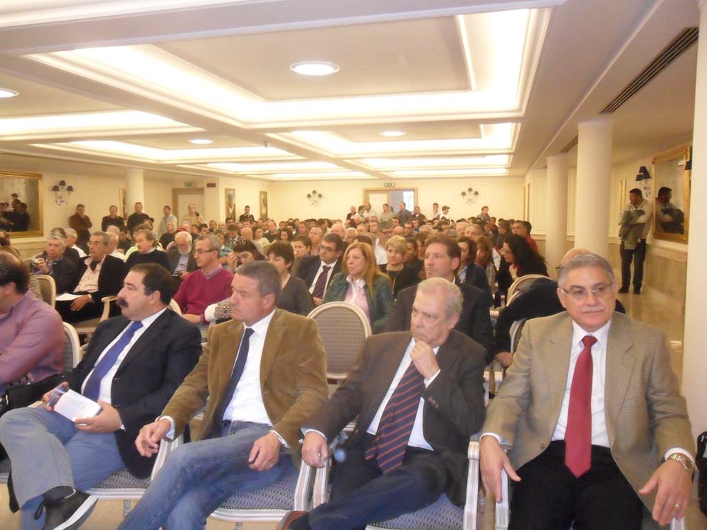 Al convegno di S. Angelo in prima fila i sindaci di Barano, Paolino Buono e di Forio, Franco Regine, l' amministratore-liquidatore dell' Evi Spa,  Di Vaia e l'ing. Trani, capo servizio tecnico Evi Spa -
